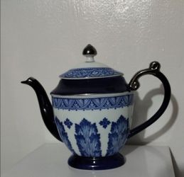 THE BOMBAY CO, PORCELAIN/ CERAMIC TEAPOT 10"×8"