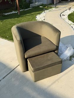 Comfortable Lounge Chair With ottoman (New)
