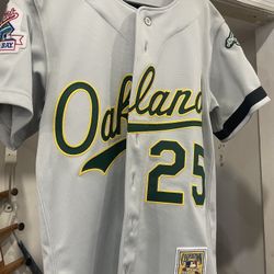 Mitchell & Ness Throwback Jersey 