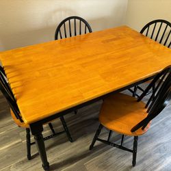 kitchen table w/ 4 chairs