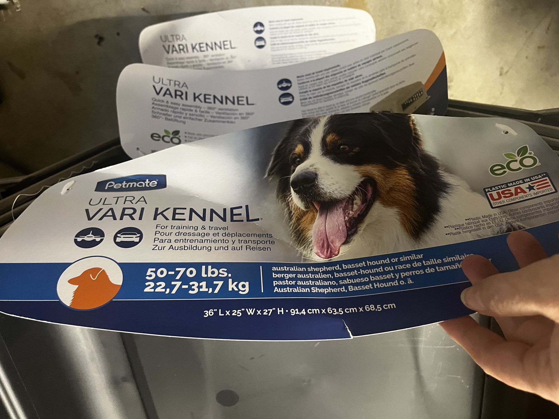 Vari Kennel 400. For 50 - 75 Lb Dogs