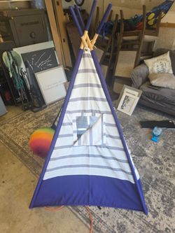 Kids indoor teepee