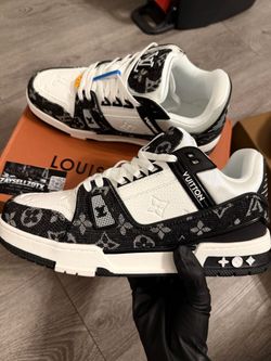 Black And White LV Trainers 🐼 👟 Size 10 US‼️