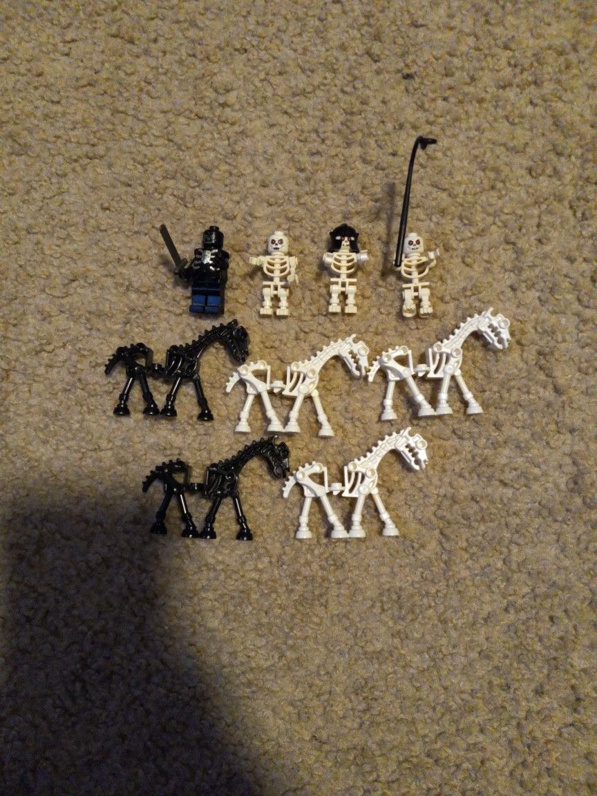 Lego Skeleton Knights And Skeleton Horses