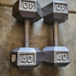 Gym #Gym Equipment #weights #dumbells 