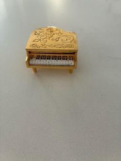 Piano miniatura antique