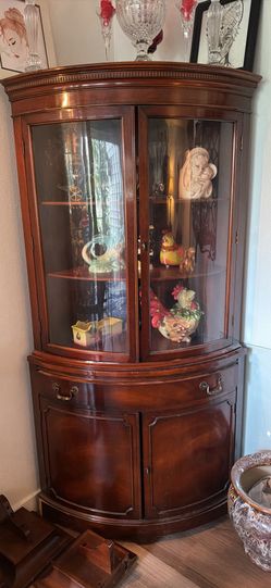 Comer display cabinet