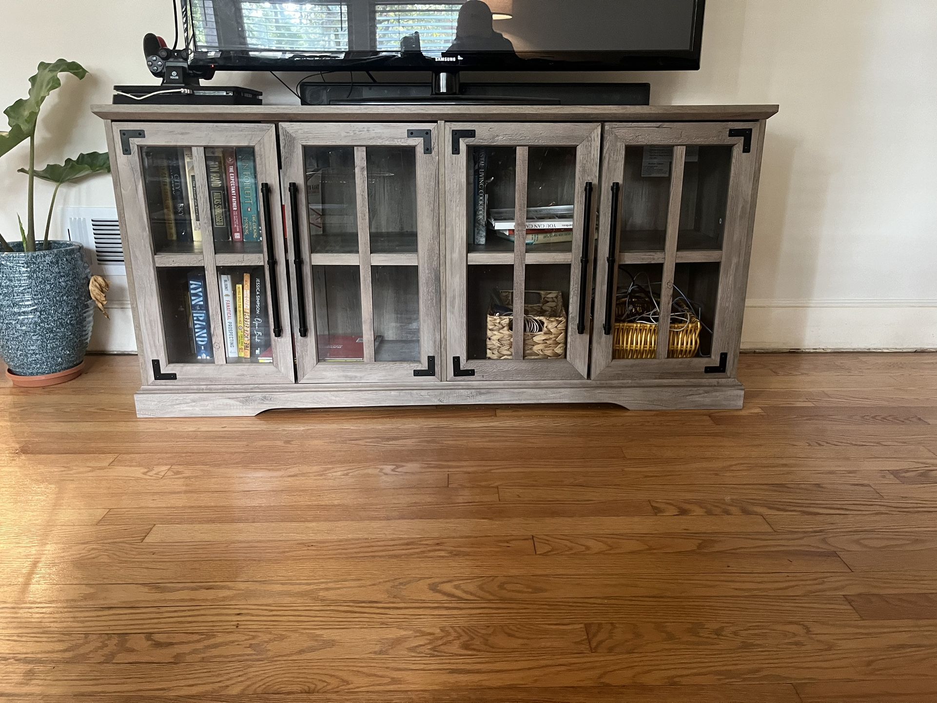TV console/stand