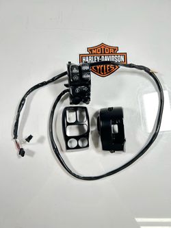 2018 Harley-Davidson Touring FLHXS Right Hand Control Switch Housing OEM 71500129B.BEST OFFER WELCOME. SM9KNT0459
