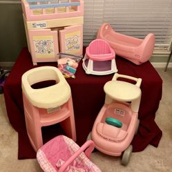 Vintage Child’s Baby Doll Nursey Set - excellent condition!