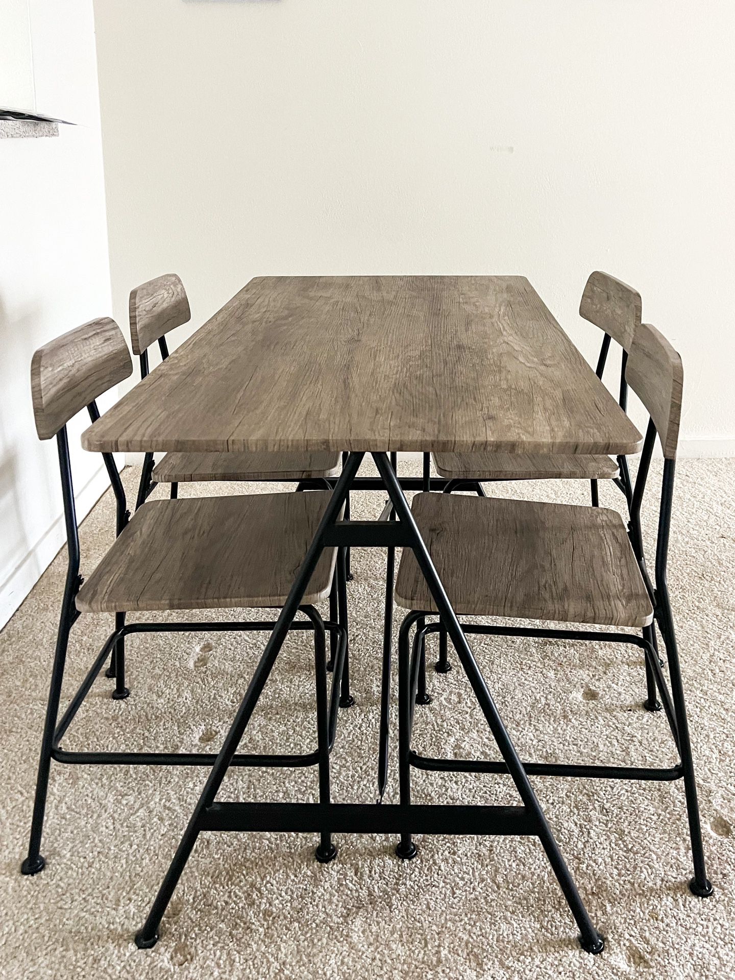 Cute Kitchen Table With Four Chairs