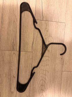 Black plastic hangers x80