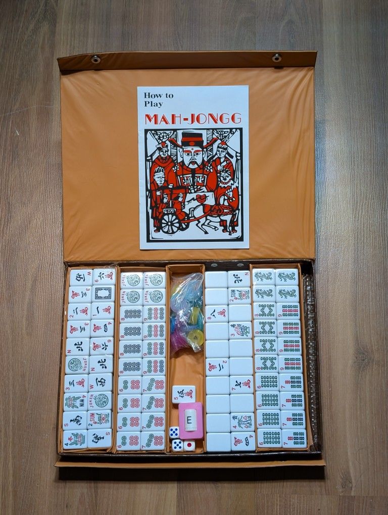 Vintage Mah Jongg Game Set – Faux Alligator Leather Case – 161 Tiles, Dice Chips