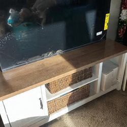 Entertainment center