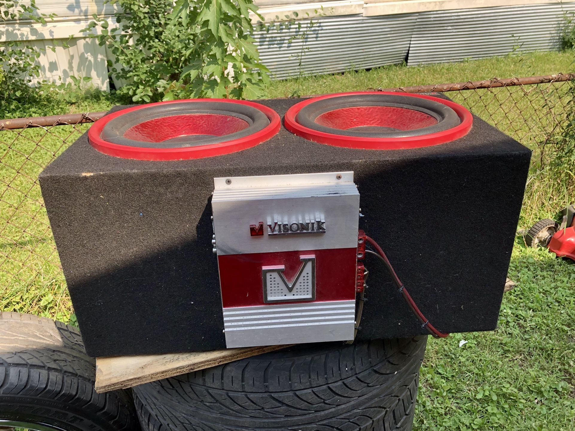 Speaker w/ amplifier