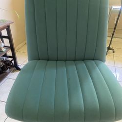Stylish Teal Office Chair – Like New! 💺✨