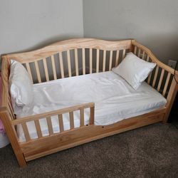 Toddler bed w/ Mattress