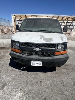 2008 Chevy express van 2500 for parts only