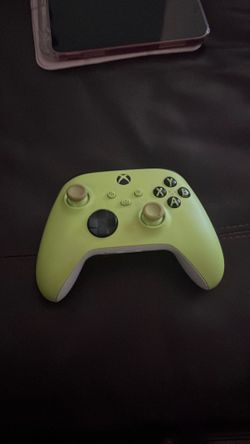 Xbox series S or X or xbox 1 controller