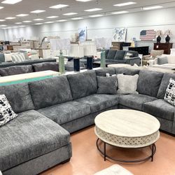 New Ashley Sectional 🔥🔥 SUPER SPECIAL 