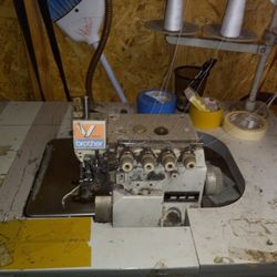 4 Tread Overlock Machine