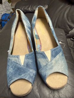 Toms Blue heel size 6