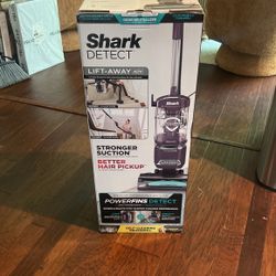 🔥Shark Detect Lift-Away ADV Vacuum Cleaner - New in Box