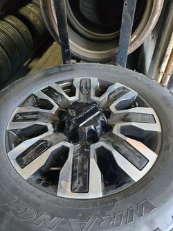 2026 GMC 3500 8 Lug 20"