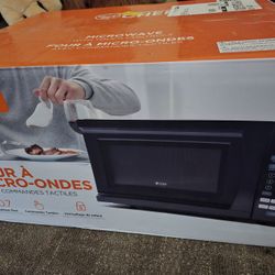 Microwave, BRAND NEW, UNOPENED 