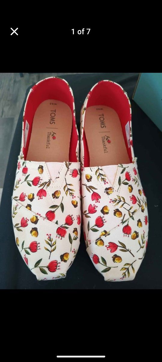 Brand New Women's Toms Spanish Villa 8.5