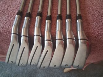 Like new taylormade stealth irons 7 clud set