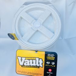 Vault by GAMMA2 Stackable Pet Food Container KEEP YOUR HIGH-QUALITY PET FOOD FRESHER LONGER  40lb/ 18kg