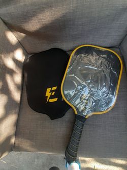 Pickle ball paddle