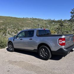 2023 Ford Maverick XLT Hybrid (Iconic Silver Metallic)