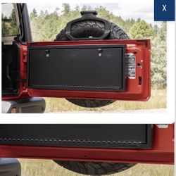 Jeep JL Tailgate Lockbox / Storage