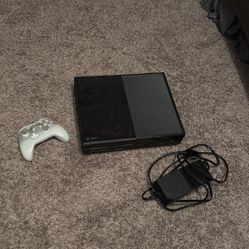 Xbox one with controller, and cords fully working!
