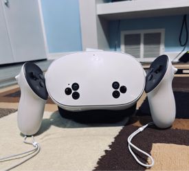 Meta Quest 3s 128GB with Controllers