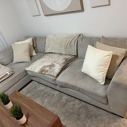 COMFORTABLE COUCH 