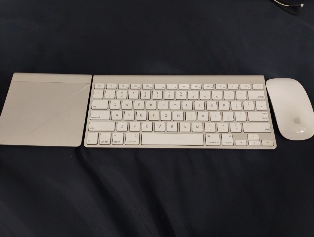 APPLE KEYBOARD AND MAGIC MOUSE
