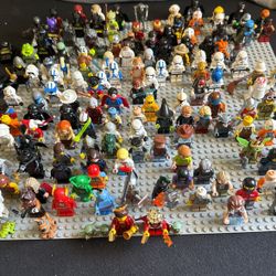 Lego Mini Figures mostly start war