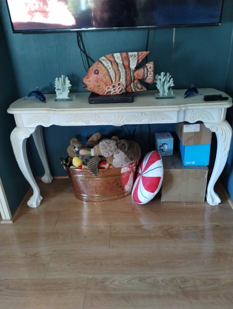 4 Pc Living Room Set. Marble Top., Claw Feet. Cream Color. Console Table 56" X 18" X 29 1/2 " Tall. Coffee Table 40 X 40 X 19 1/2 ". Each End table 2