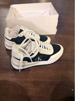 Womens Calvin Klein fashion sneaker .. Brand New! Never worn ..sz 7 1/2