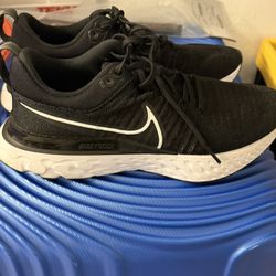  Nike  Women’s Walking Runners  8.5. Used