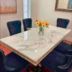 Dinning table and chairs 