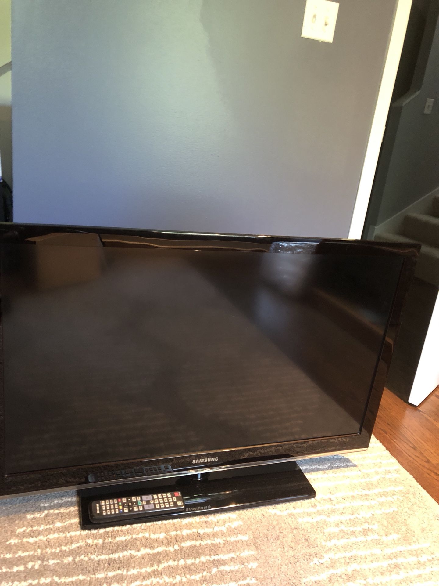Samsung LN40C530 40-Inch 1080p 60 Hz LCD HDTV (Black)