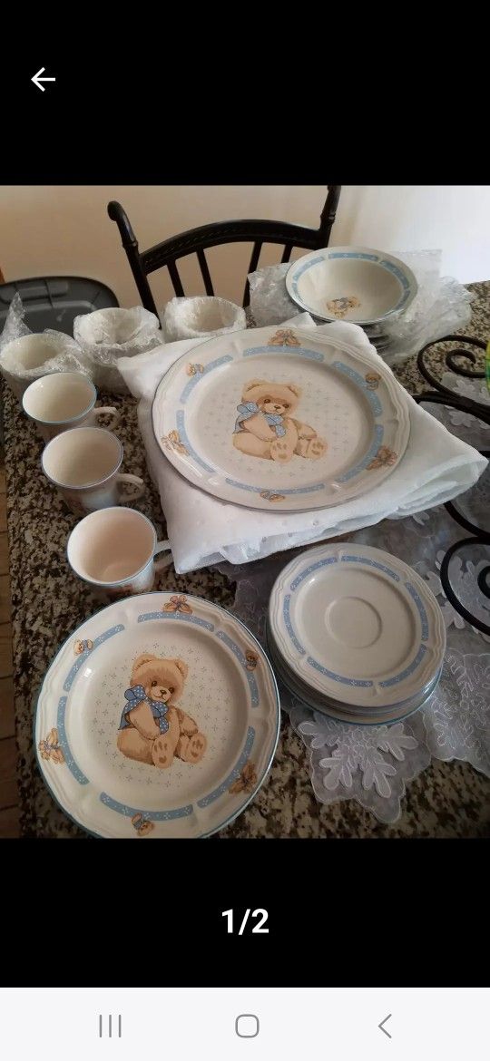 Dishes.
Set