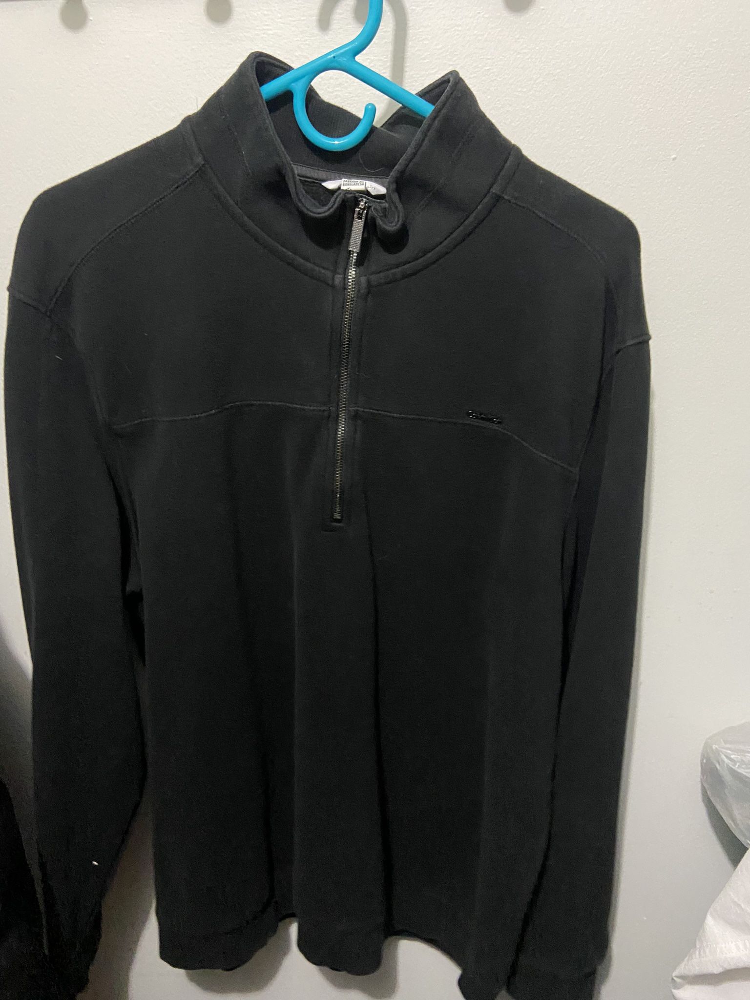- Calvin Klein Sweatshirt Men’s Large Black Half Zip Fleece Logo Pullover Logo