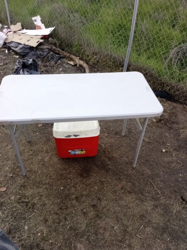 Three Ft . Collapsible Table