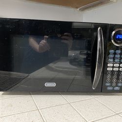Black Sunbeam 900W Microwave