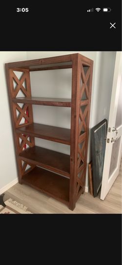 Carolina Farmhouse, Bookshelf